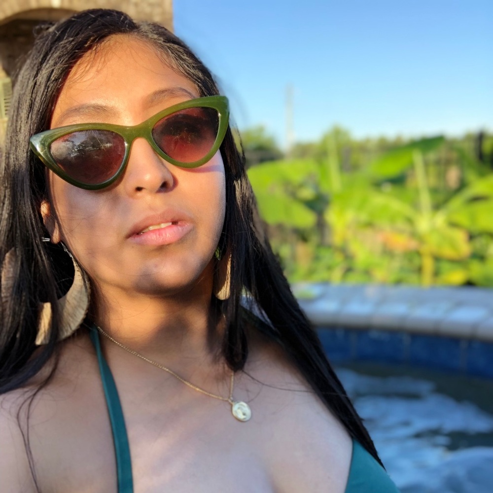 Meet your Posher, Rebecca